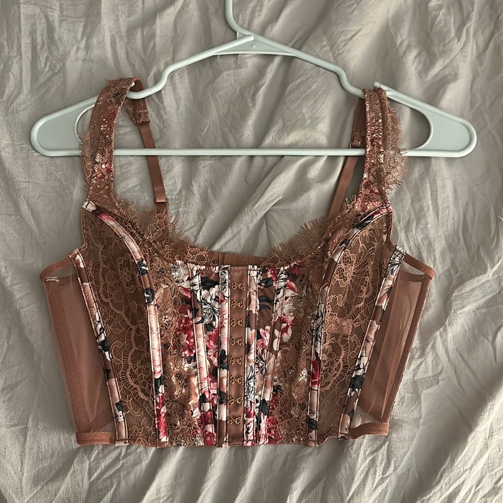 brand new with tag never worn victoria secret light pink lace corset